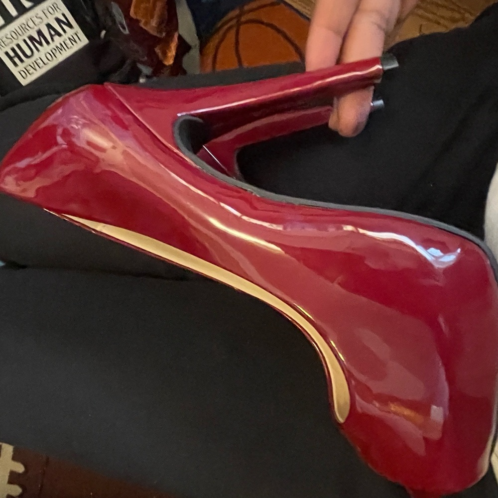 RED GUESS HEELS - Picture 4 of 4
